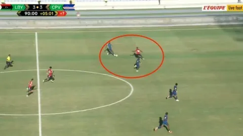 亚冬会短道速滑女子3000米接力，中国队荣耀夺冠