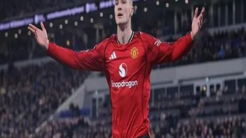 央视新闻客户端发布国乒解散粉丝群消息，王楚钦、孙颖莎就事件表态